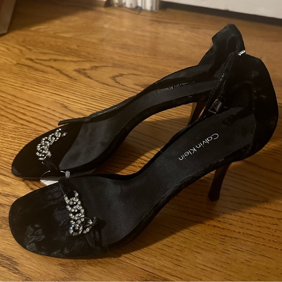 Brand new Calvin Klein heels - Picture 2 of 4